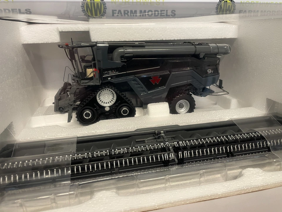 UNIVERSAL HOBBIES 6623 1:32 SCALE MASSEY FERGUSON IDEAL 9T COMBINE HARVESTER - Image 2 of 4