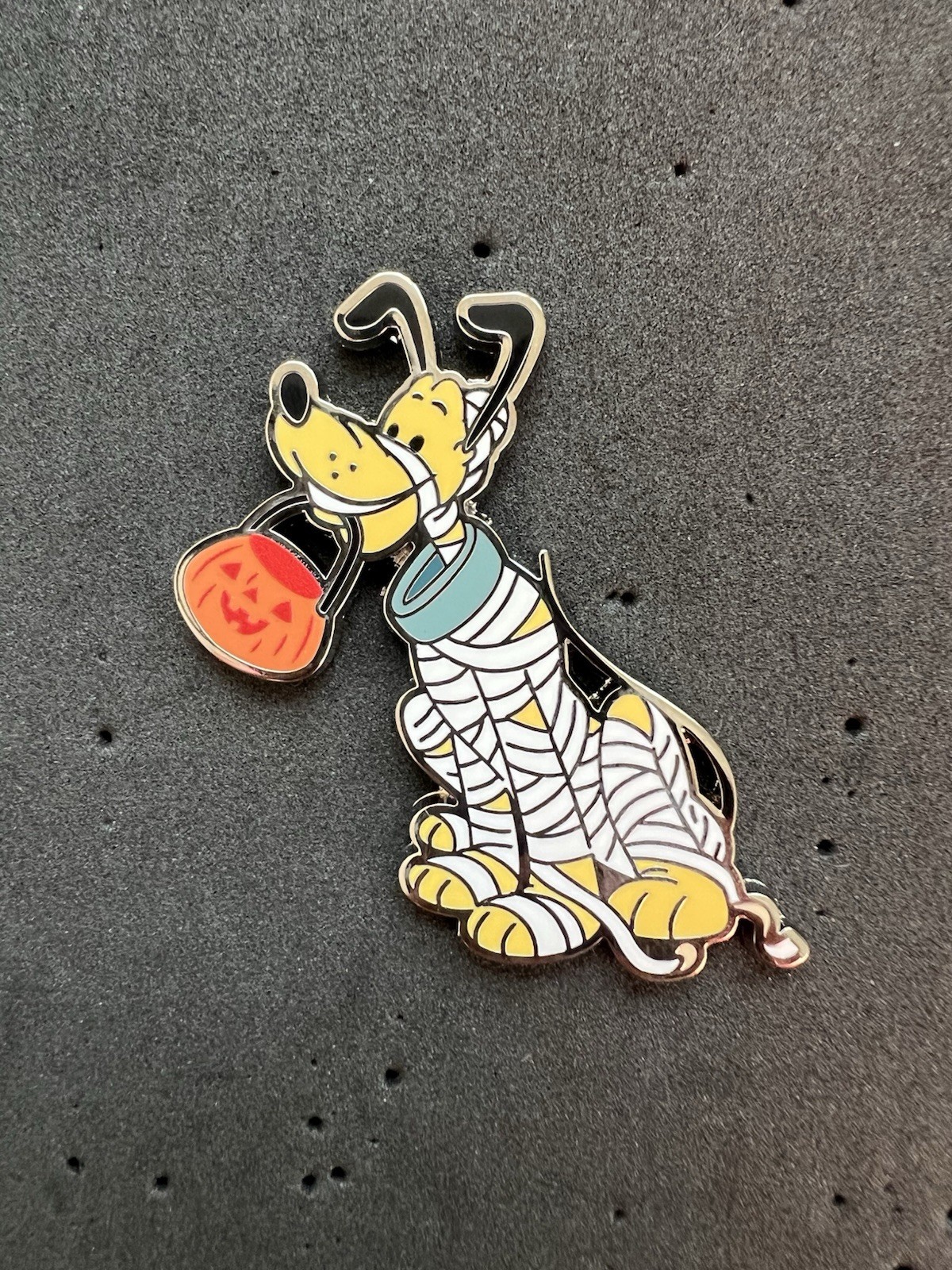 Disney Halloween Costume Cats And Dogs Mystery Pin - Pluto Mummy - 2026