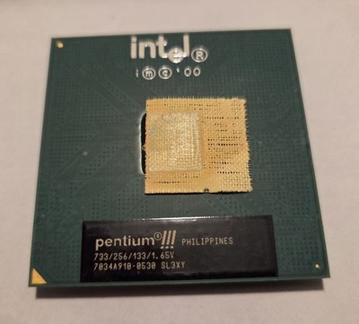 Intel Pentium III 733/256/133/1.65 V. SL3XY
