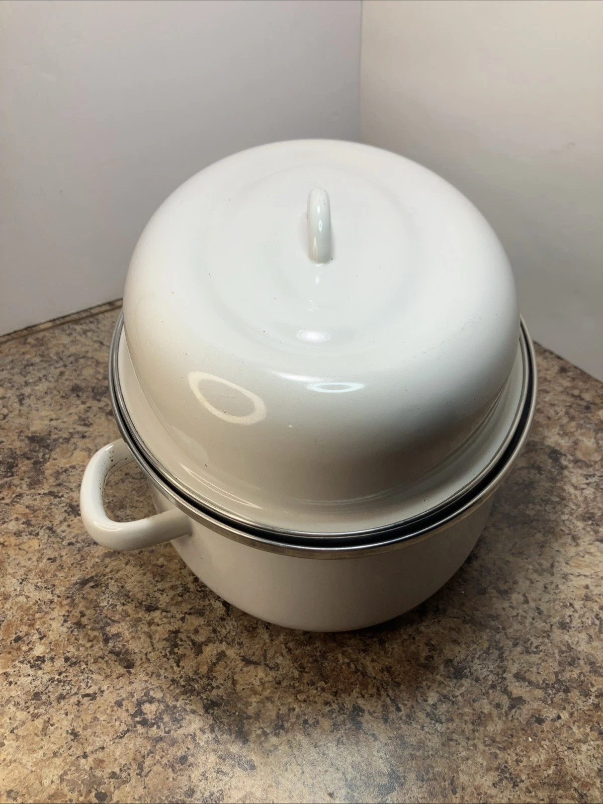 Vtg 13” White Enamel Traditional Oval Casserole Roaster Roasting Dish with Lid