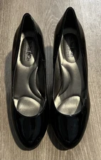 Coach And Four Black Leather Patent Pump Heels Size 7.5/8.5