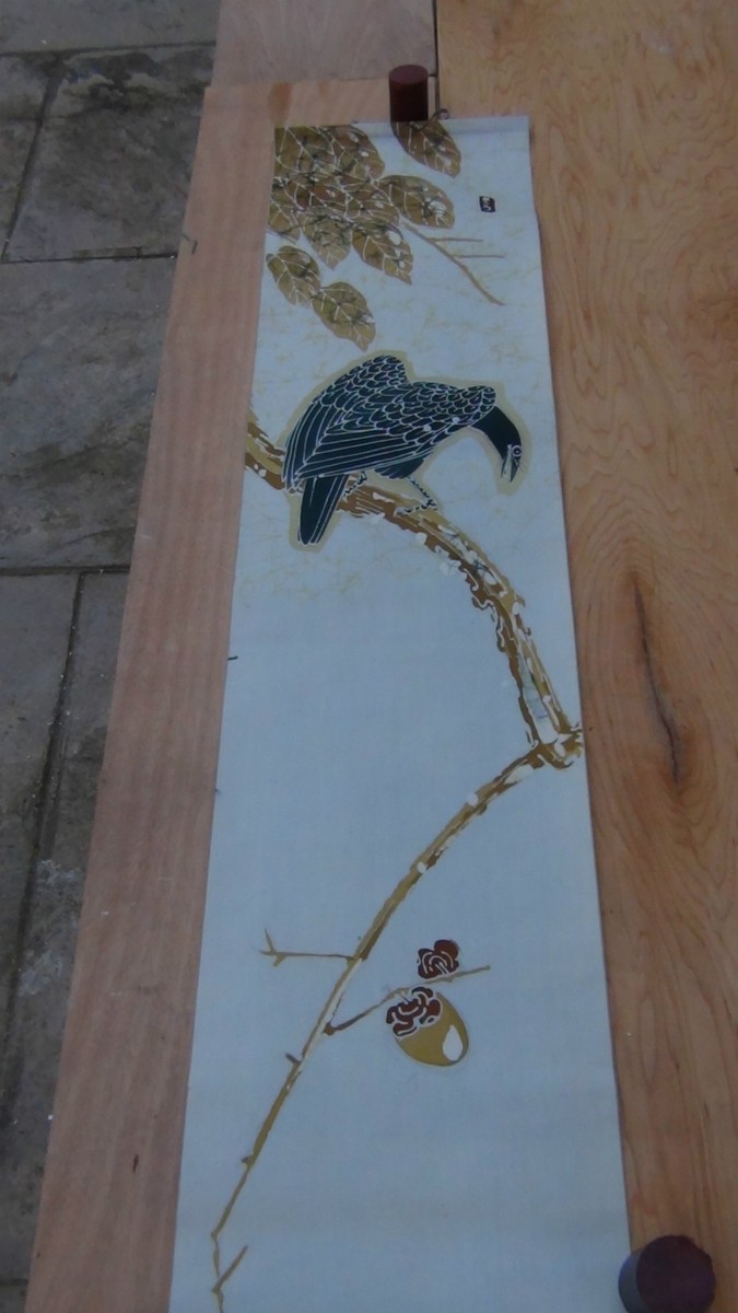 ANTIQUE JAPANESE HANGING BATIK SCROLL PAINTING ON FABRIC,
