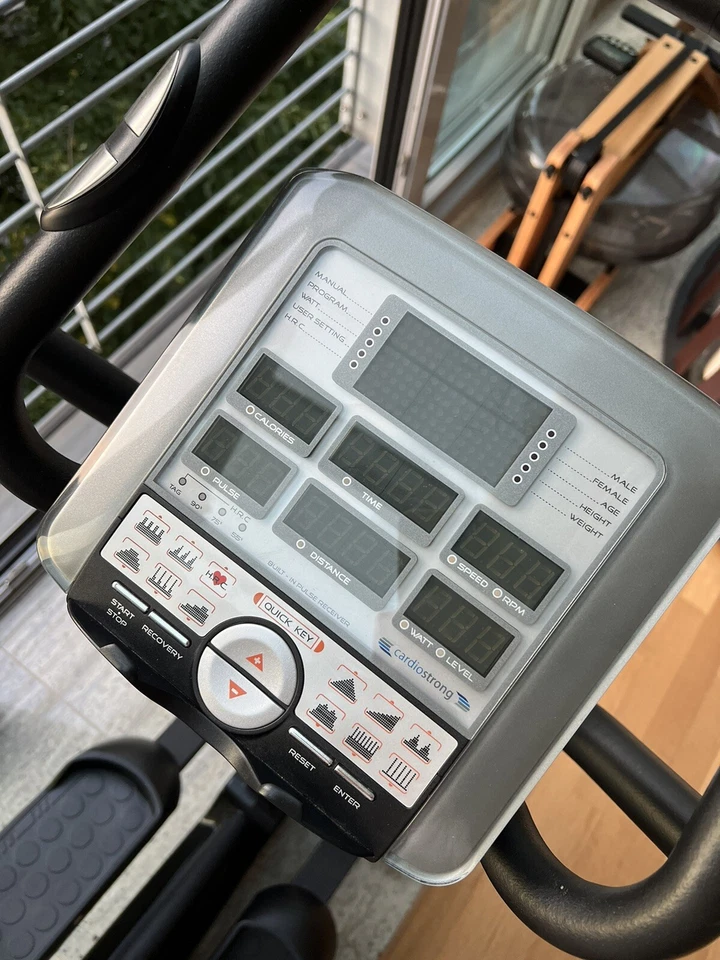 Cardiostrong Fitnessgerät EX40 Crosstrainer - wenig gebraucht - Bild 2 von 4