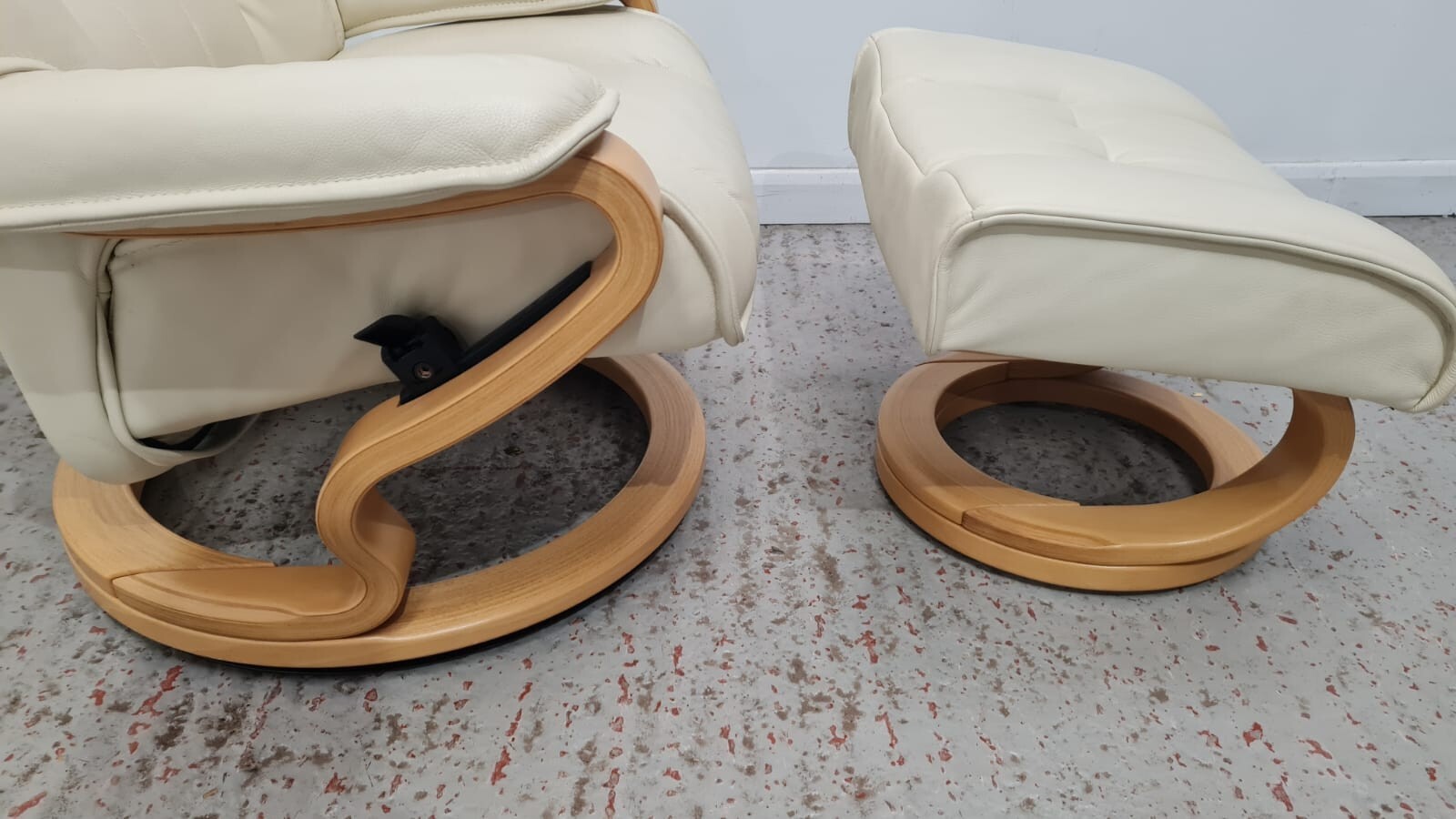 Himolla ZeroStress Leather Recliner Chair with Matching Footstool