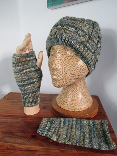 Mag's Mitts & Knits Hand Knitted Green Beanie Hat & Fingerless Gloves 02 - Picture 5 of 15