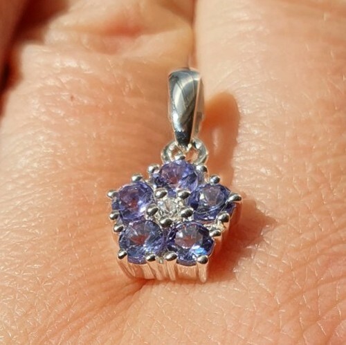 Ciondolo in argento sterling tanzanite e zirconi bianchi 0,80 ct di Gemporia - Foto 5 di 5
