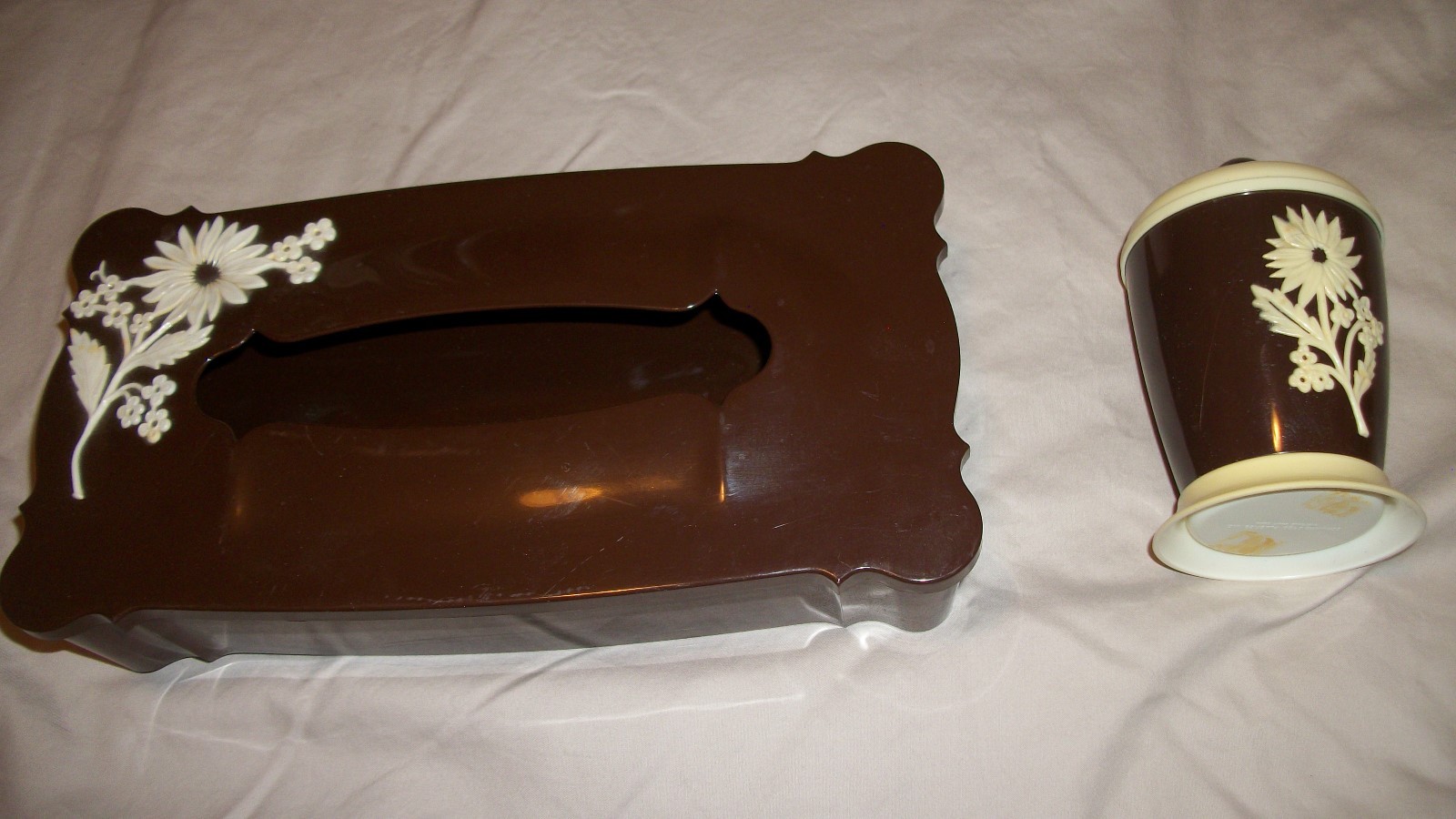 Vintage Brown Plastic Tissue Box & Toothbrush Holder  Schwar