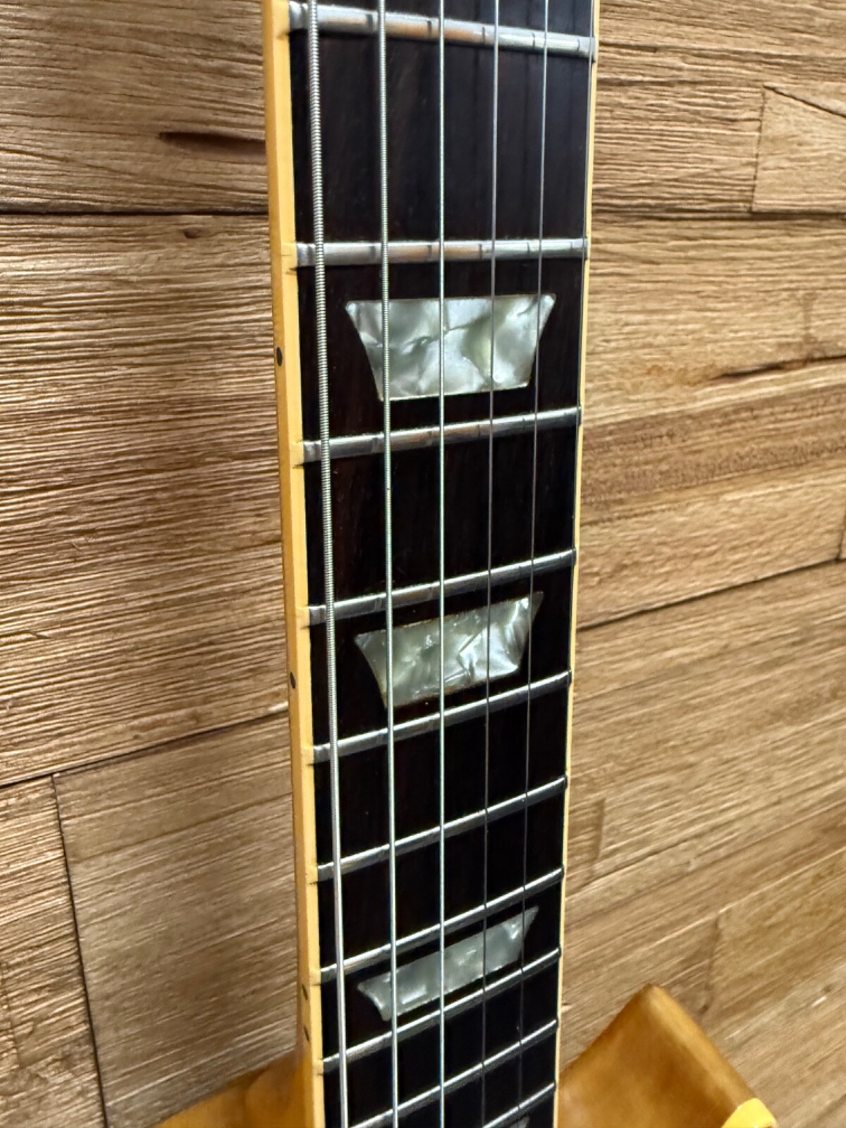 Gibson Les Paul Deluxe Guitar 1977 Natural 9lbs 10oz w/Gen 2 Chainsaw case-Clean