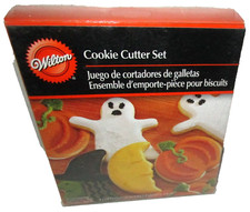 WILTON ~ Halloween Cookie Cutter Set ~ 4pcs ~ Half Moon/Pumpkin/Ghost/Witch