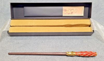 Universal Studios Harry Potter 2nd Gen Interactive Wand   Brown & Red   NEW