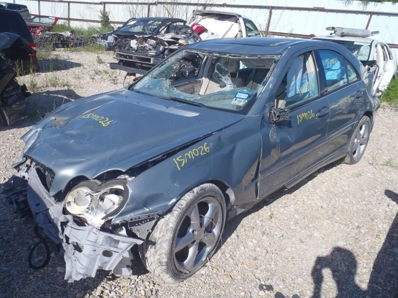 Vidro de ventilação da porta traseira do passageiro direito 2003-2007 Mercedes-Benz C230 Sedan 58792 - Imagem 4 de 4