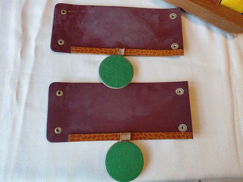 Vtg Lowe Briefcase Backgammon Set 30 Butterscotch & Red Swirl Bakelite Tokens - Image 4 of 4