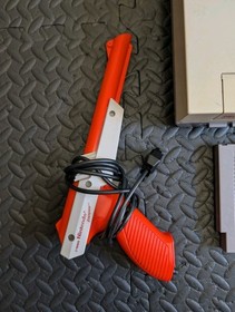 Nintendo NES + Super Mario/Duck Hunt + 2 Controlers & Zapper. No Coords/Untested