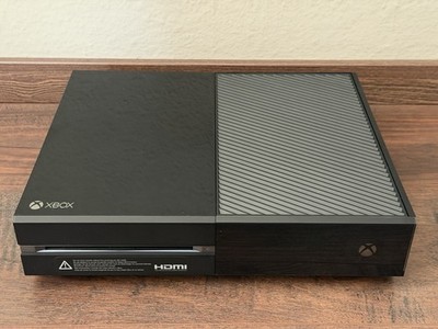 Microsoft Xbox One 500GB Spielkonsole  +  Game