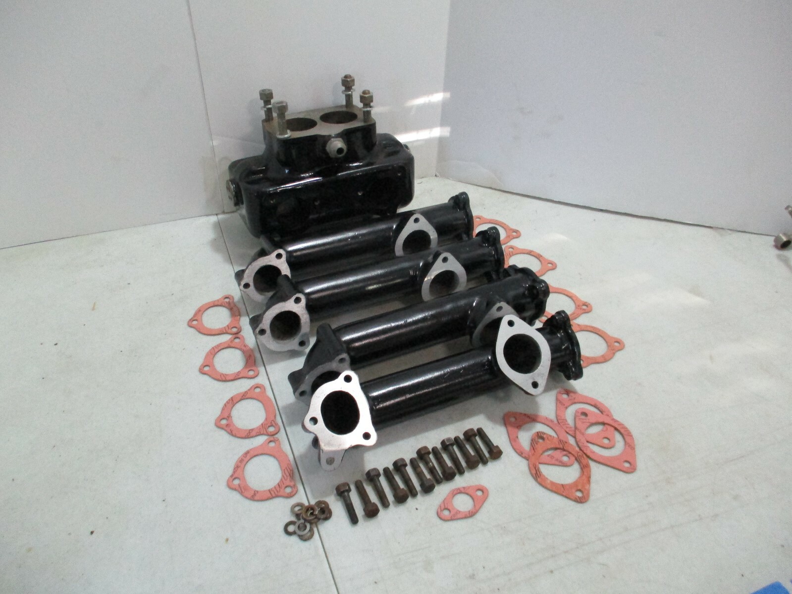 Rolls-Royce Phantom III air intake manifold system (1936-1938) V-12 engine