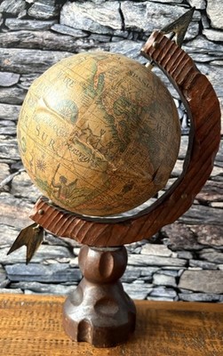 Vintage alte Welt Schreibtisch Tischplatte drehbarer Papier Globus Eichenholz geschnitzter Sockel Pfeil