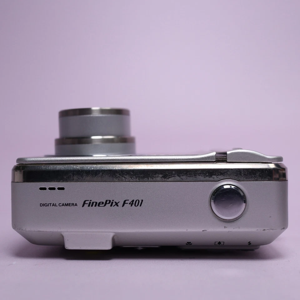 Fujifilm Finepix F401 Compact Digital Camera Bundle with Accessories, photo 4 of 5