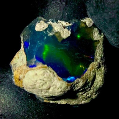 Fire Opal Edelstein Roh, Schwarzer Opal (Roh) Äthiopien, 7,5 Ct 15x13 mm