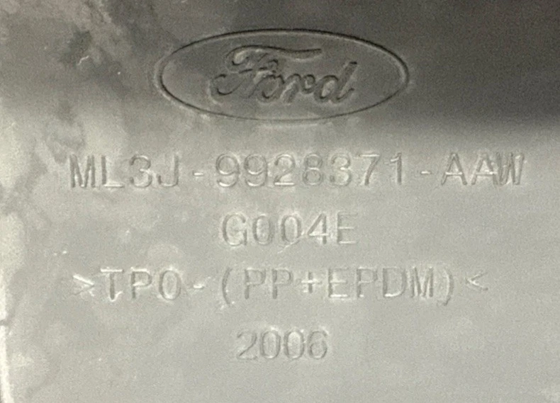 Guardabarros trasero moldeado ML3J fabricante de equipos originales Ford F-150 ML3J con herrajes Foto 4 de 4