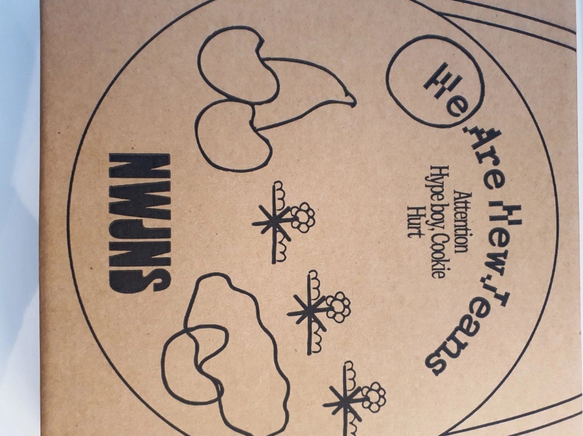 New Jeans' Bag-Black Version-Incl. Limited Bag, 68pg Pin-Up Book +