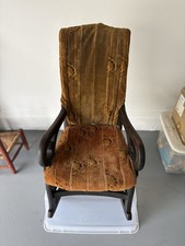 Antica sedia a dondolo in legno