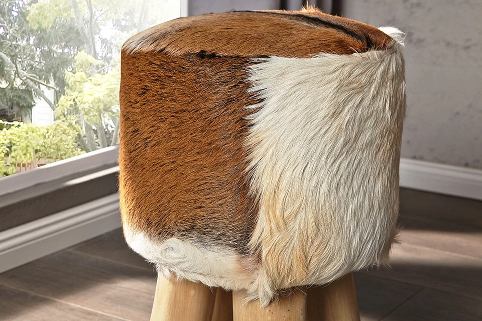 Design Sitzhocker HIDE 45cm braun weiß mit Ziegenfell und Teakholz Hocker - Bild 4 von 4