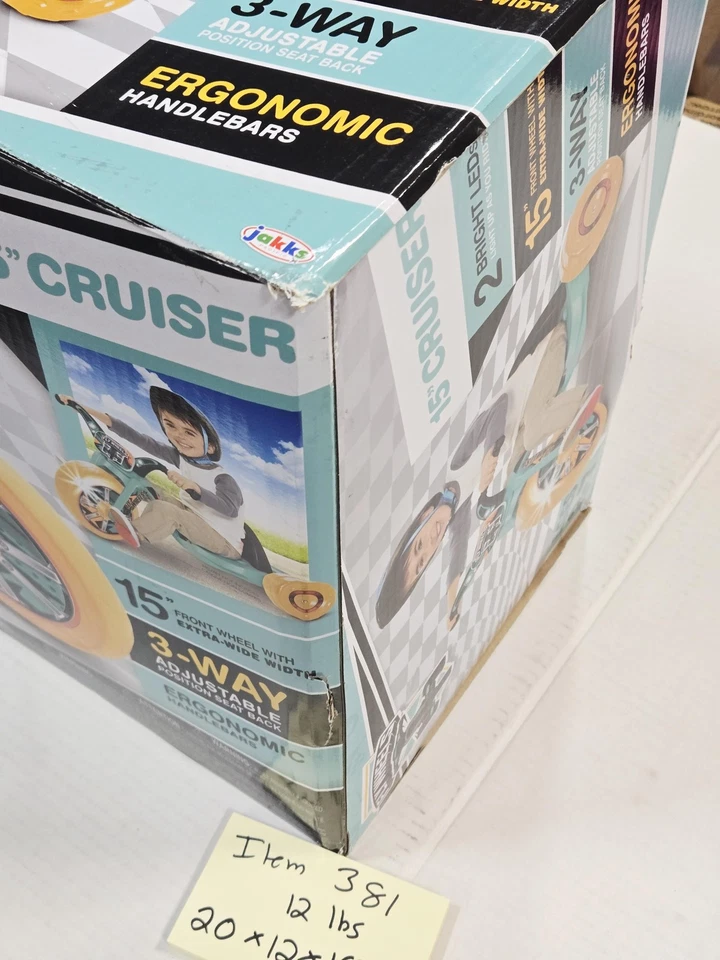 Fly Wheels 15" Cruiser Niños Montar Triciclo Edades 3-7 Luces Jakks Pacific Foto 4 de 4