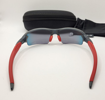 New OAKLEY FLAK 2.0 Matte Grey Smoke / Positive +Red Irid New OAKLEY FLAK 2.0 Matte Grey Smoke / Positive +Red Irid