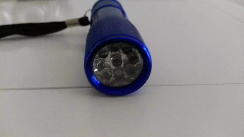 Linterna led azul y plata - Imagen 2 de 4