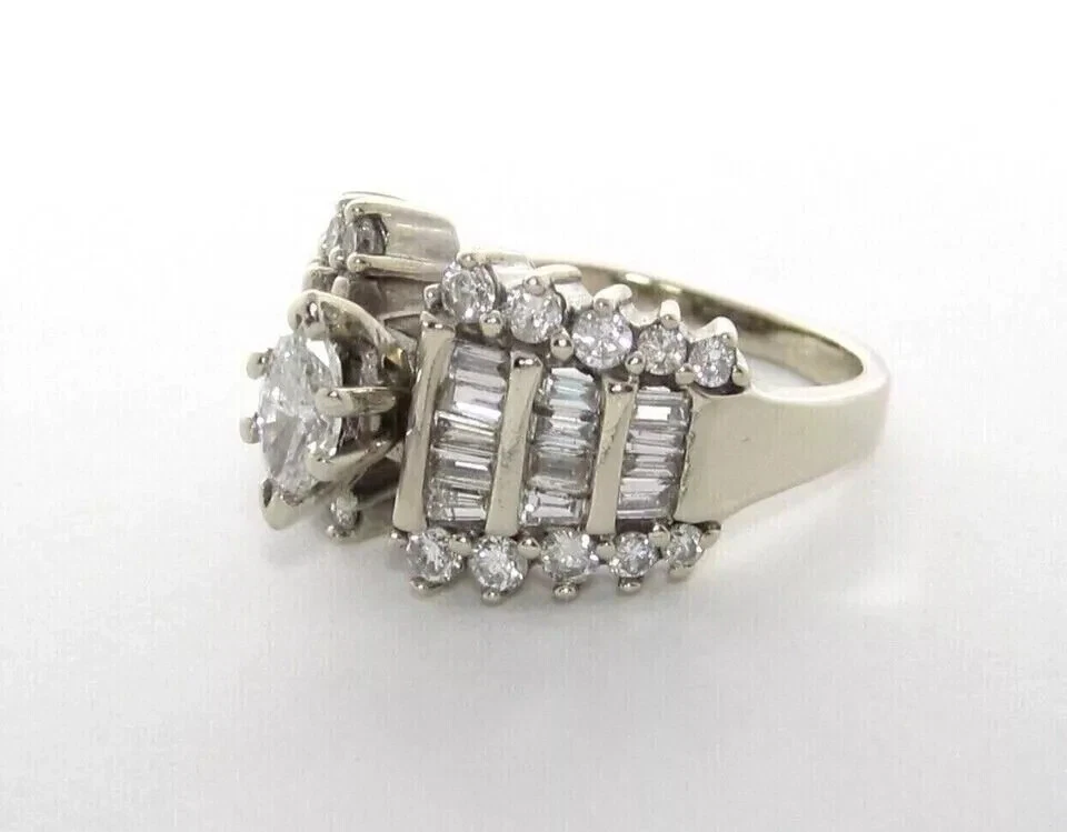 Anillo de compromiso con racimo de oro blanco de 14 quilates de diamantes creados en laboratorio de corte marquesa de 3 quilates FN Foto 4 de 4