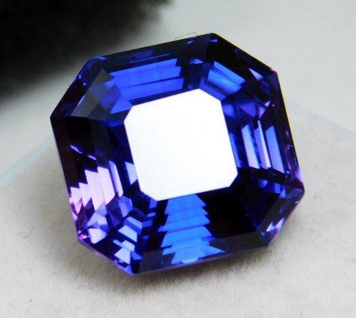 Saphir bleu violet 2.096 carat(s
