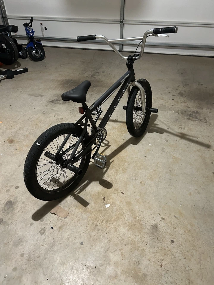 Mongoose Brawler 20 inch BMX Bike - Black - Image 3 of 4