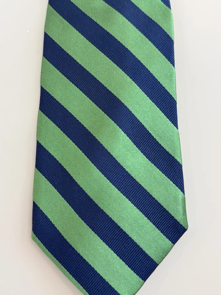 Corbata clásica a rayas diagonales tradicional azul marino/verde/marfil CHAPS 100 % seda Foto 2 de 3