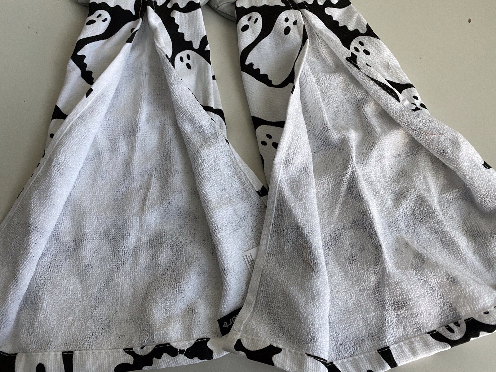 Set Of 2 CUISINART HANGING KITCHEN Hand TOWELS Halloween GHOSTS NEW