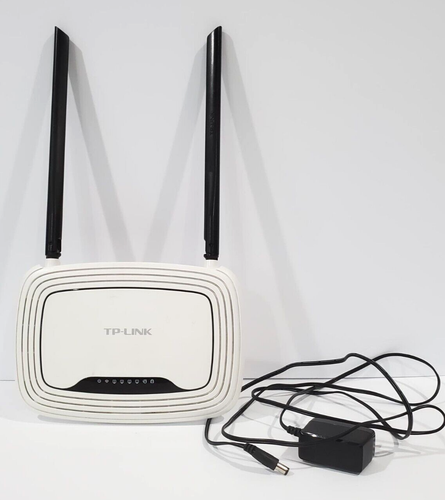 TP-LINK 300Mbps Wireless N Router - TL-WR841N with charger.