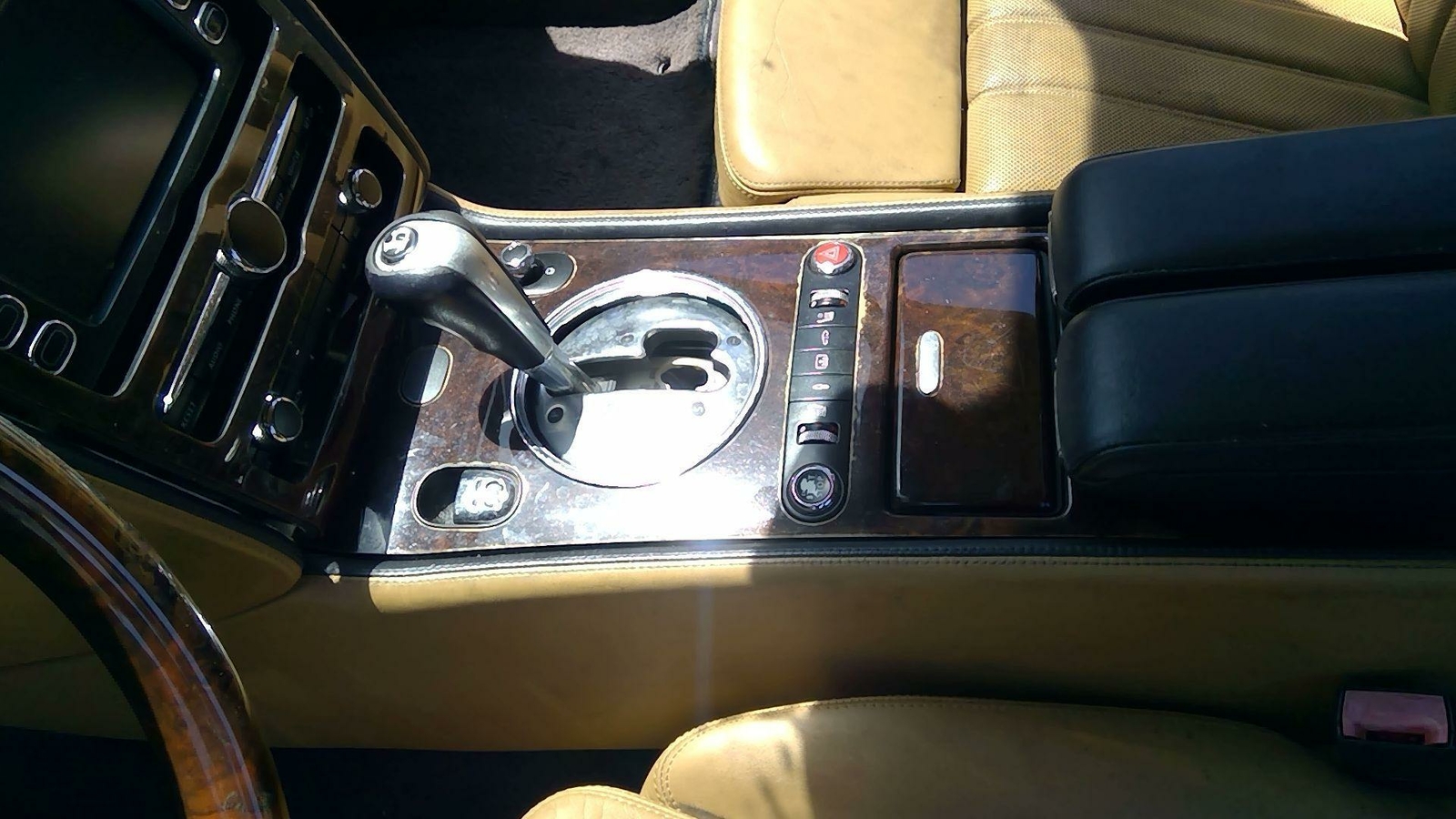 2006 Bentley Flying Spur Front Console Armrest Lid
