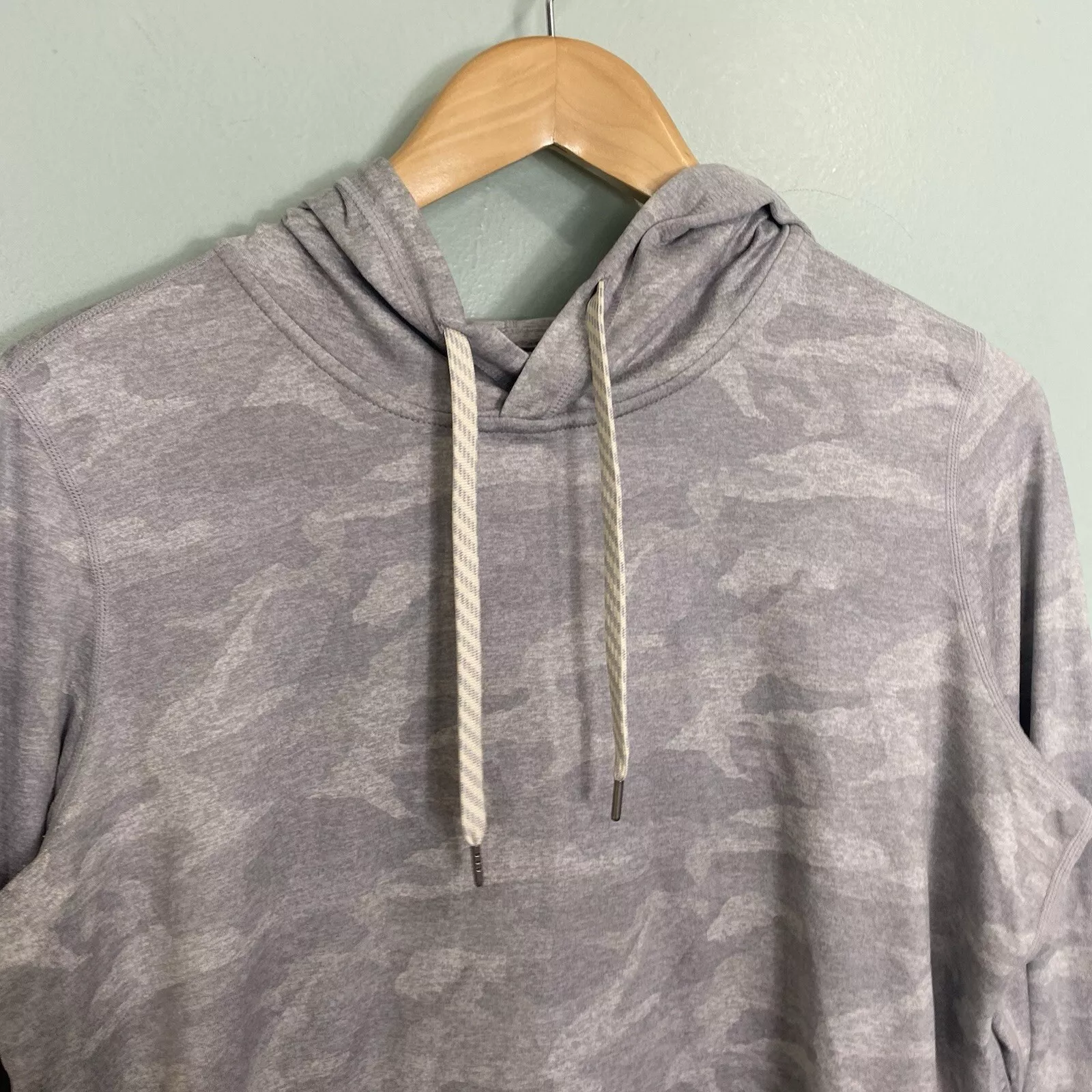 vuori halo camo hoodie