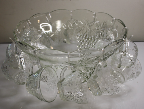 Vintage Punch bowl and 12 Glasses plus hooks - Picture 2 of 7