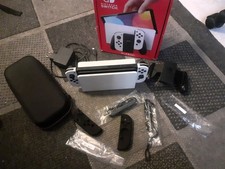 Nintendo Switch OLED Weiß + Tasche