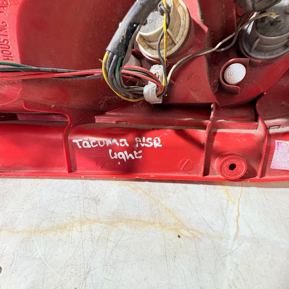 DAEWOO TACUMA GRENUINE REAR TAIL LIGHT LAMP LEFT PASSENGER SIDE - Image 2 of 4