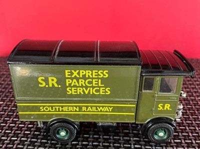 Vintage Diecast Corgi Express Parcel Services S R Southern Railway AEC  Truck