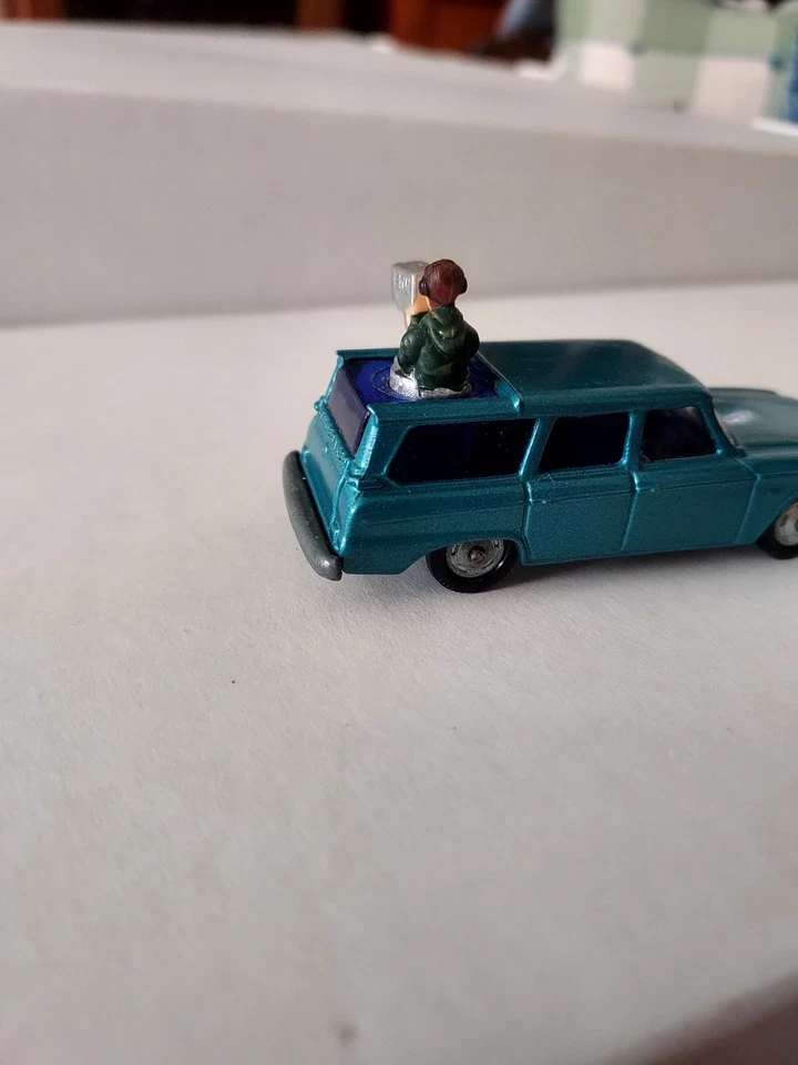 Vintage Husky Studebaker Wagonair W/ Camera man Diecast England My Personal Mint - Image 4 of 4