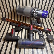 Dyson Cyclone V10 Cordless Vacuum Cleaner With Accessories / Used
