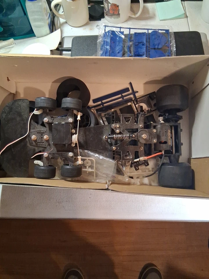 Tamiya 1/10 RC Tyrrell P34 Six Wheeler F1 Racing Car Kit Desmontado Japón Foto 2 de 4