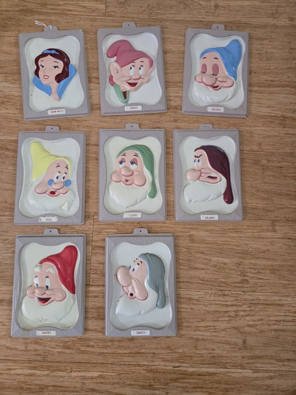 RARE 1958 Disney Snow White & 7 Dwarfs Plastic Wall Plaque Set Reynolds Promo