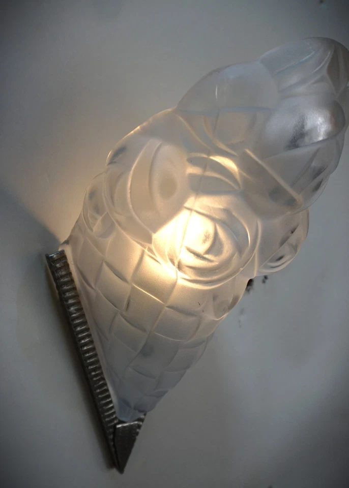 Par de apliques de pared franceses Art Deco de Degue años 30 Francia Foto 3 de 4