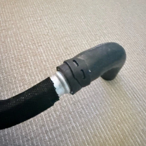 Manguera y tubo de suministro y devolución de calentador Mopar genuino 68244860AG Foto 4 de 4