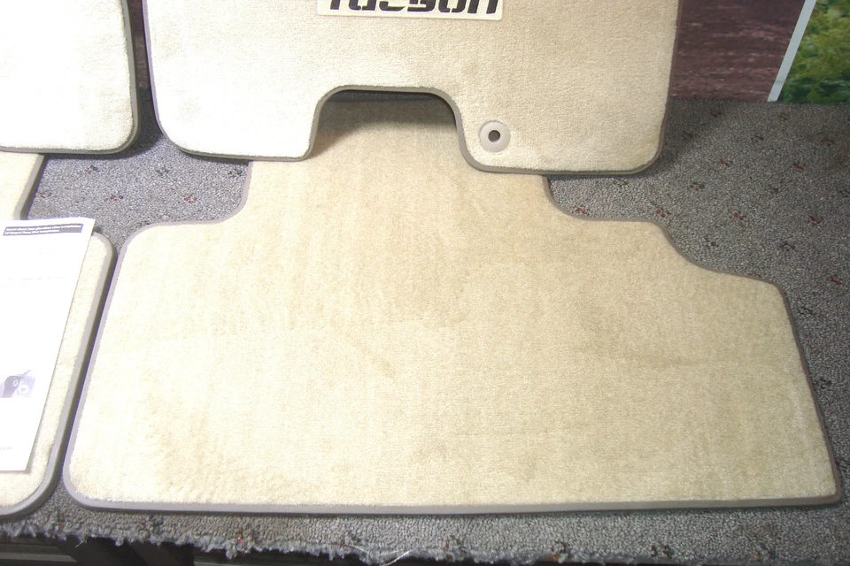 Juego de 4 alfombrillas de felpa para Hyundai OEM premium marfil para Tucson 05-09 Y1 Foto 3 de 4