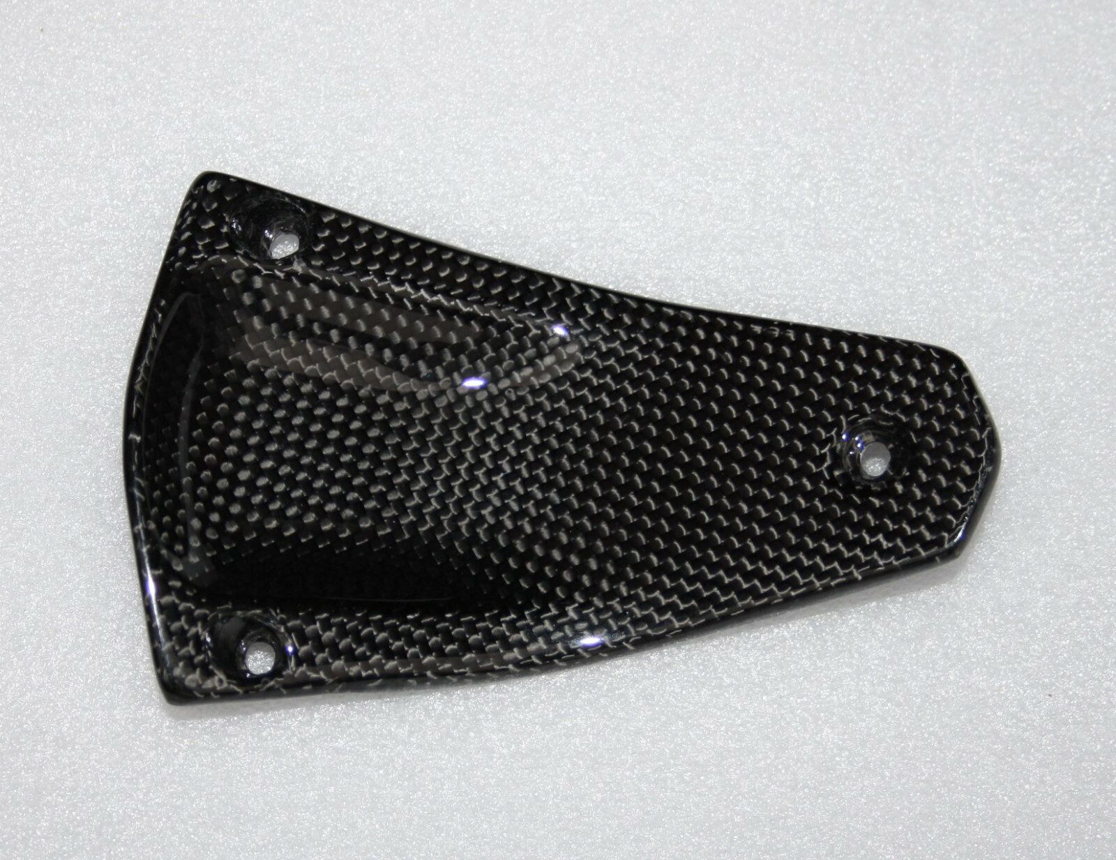 Passage de roue MV Agusta Dragster 800 carbone à protection thermique intégrée