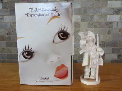 Hummel Goebel ''Hear Ye, Hear Ye'' Figurine ''Expressions of Youth'' #166 Hum 15/II
